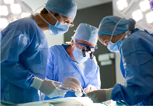 Die Hanse Allrisk findet eine Versicherung, die die Kosten für eine längere Behandlung nach einer Operation übernimmt.